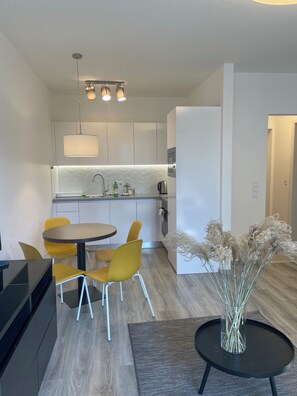 Deluxe Apartment, Balcony, Park View | Private kitchen