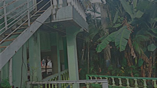 Quaint Hotel In Town