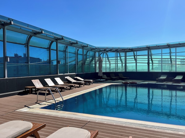 Sæsonbestemt udendørs pool