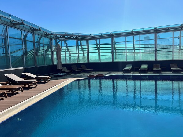 Seasonal outdoor pool - Akmerkez Residence (Istanbul)