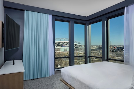 Suite, 1 Bedroom, Non Smoking | In-room safe, iron/ironing board, bed sheets