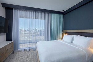 Suite, 1 Bedroom (City View) | In-room safe, iron/ironing board, bed sheets