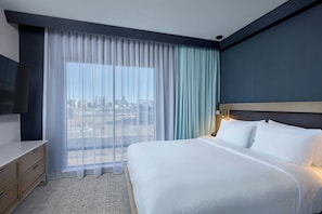 Suite, 1 Bedroom (City View) | In-room safe, iron/ironing board, bed sheets - Courtyard by Marriott Denver Downtown West (Denver)