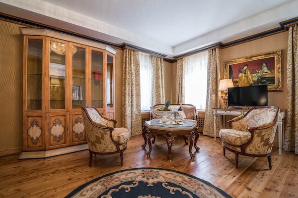 Suite Luxe | Minibar, coffres-forts dans les chambres, décoration personnalisée