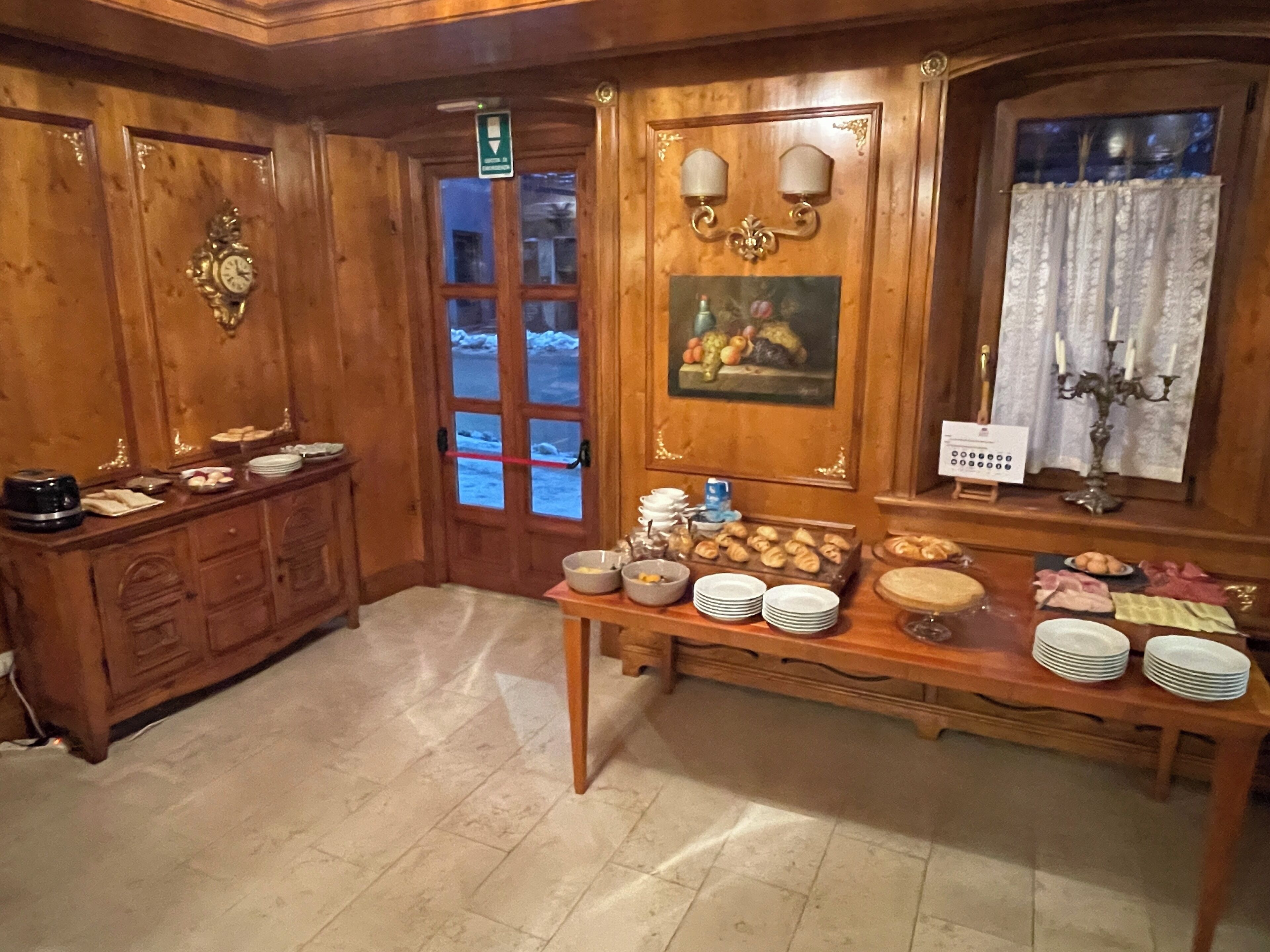 Petit déjeuner buffet (15 EUR par personne)