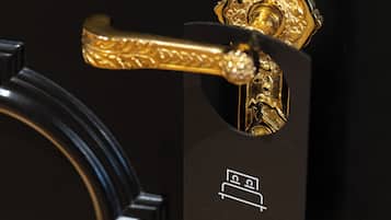 Junior-Studiosuite | Minibar, Zimmersafe, individuell dekoriert, individuell eingerichtet