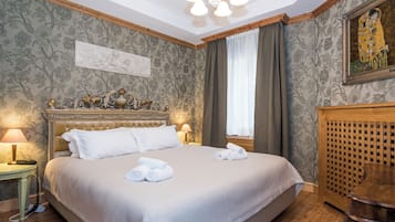 Deluxe tweepersoonskamer | Een minibar, een kluis op de kamer, individueel gedecoreerd