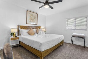 Cuna de viaje, wifi y ropa de cama 