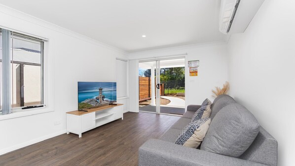 TV - Coastal Harmony Cottage by HolidayCo. (KILLCARE HEIGHTS)