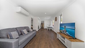 TV - Coastal Harmony Cottage by HolidayCo. (KILLCARE HEIGHTS)