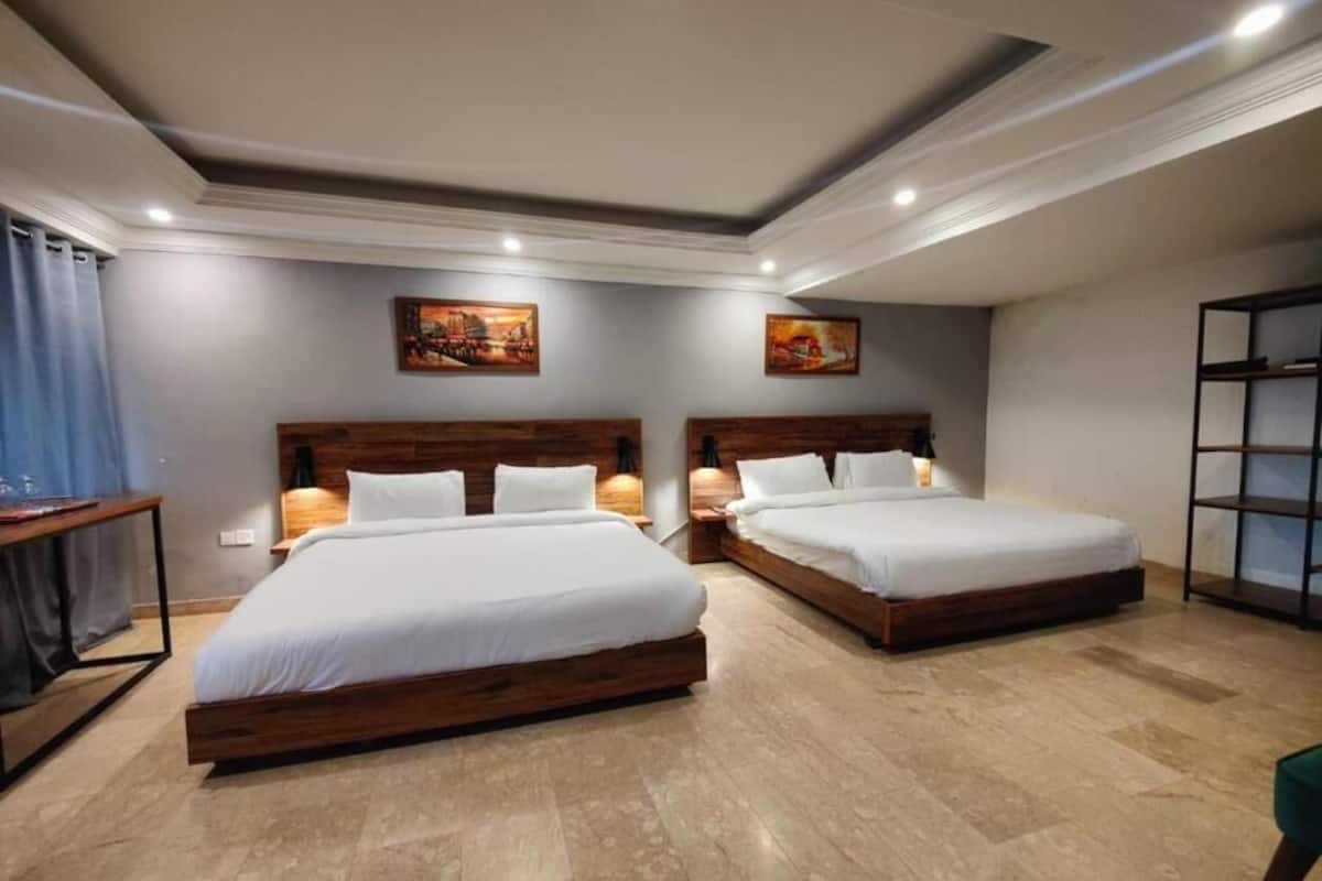 Habitación doble Deluxe, vista a la ciudad | 2 habitaciones y wifi gratis