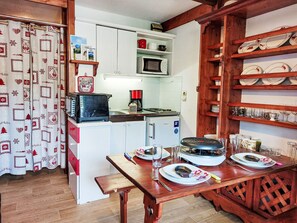 Kühlschrank, Kochgeschirr/Geschirr/Besteck
