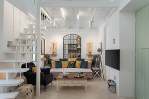 Svit Superior - balkong | Vardagsrum | 45-tums platt-tv med digitalkanaler