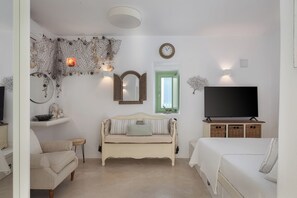 Deluxe Suite | 1 bedroom, in-room safe, individually decorated, individually furnished - Porto Sereno Andros Suites (Andros)