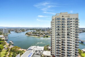 Exterior - Comfortable 2 Bedroom Unit at Chevron - Q Stay (CHEV 3132 - 7N - NB) (Surfers Paradise)