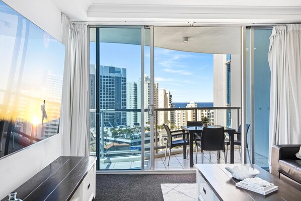 TV - Comfortable 2 Bedroom Unit at Chevron - Q Stay (CHEV 3132 - 7N - NB) (Surfers Paradise)