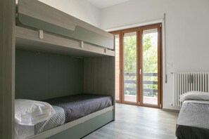2 chambres, fer et planche à repasser, Wi-Fi, draps fournis