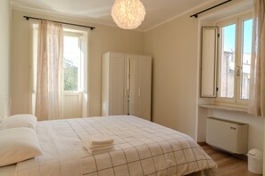 1 bedroom, in-room safe, free WiFi, bed sheets