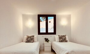 2 Schlafzimmer, Bügeleisen/Bügelbrett