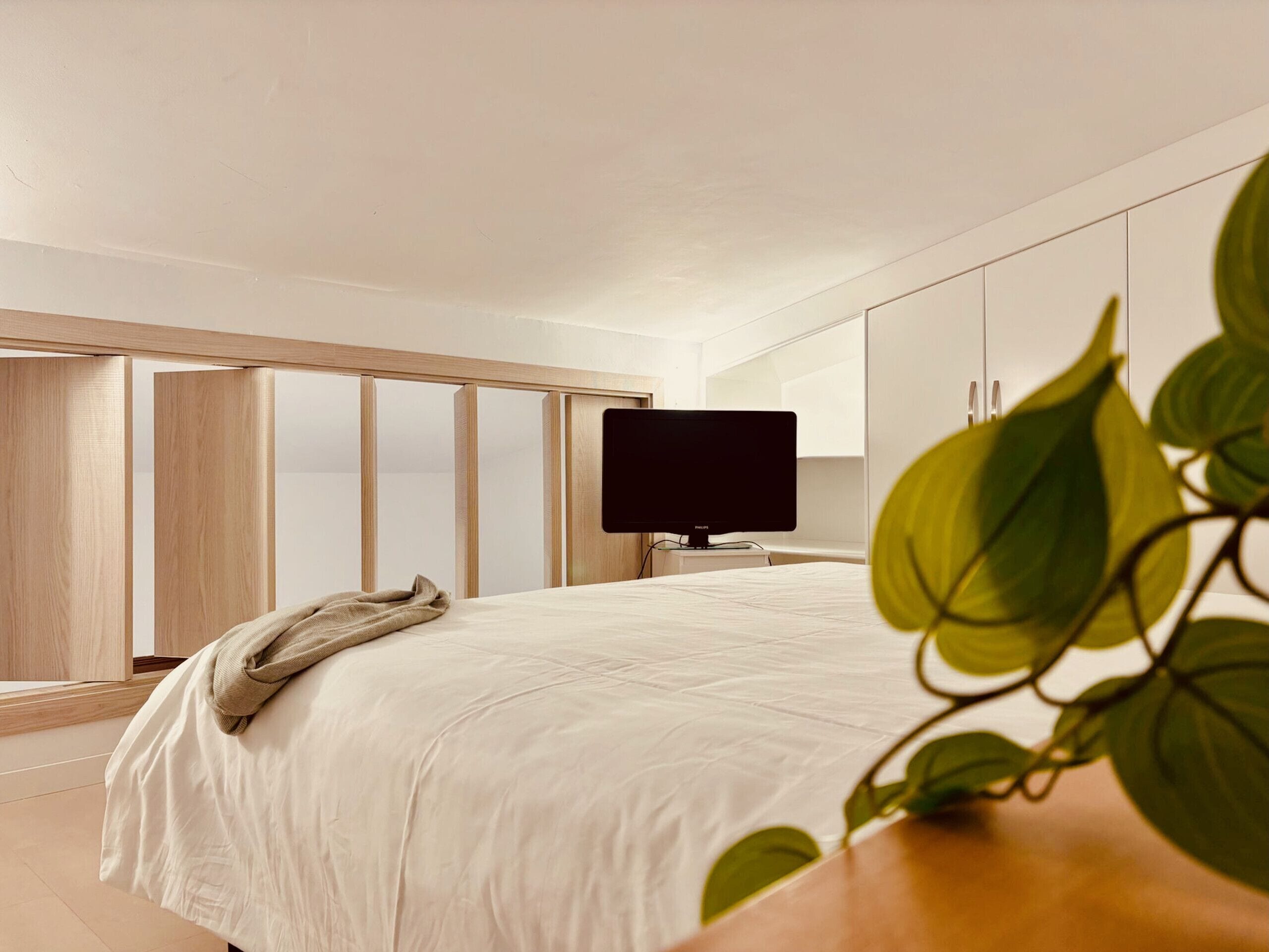 2 bedrooms, iron/ironing board