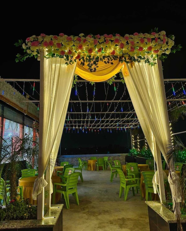 Banquet hall