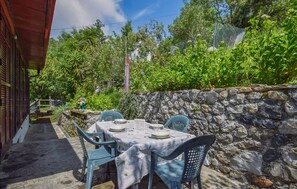 Outdoor dining - Awesome home in Deiva Marina with WiFi (Deiva Marina)