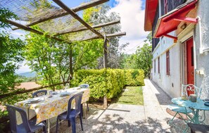 Outdoor dining - Awesome home in Deiva Marina with WiFi (Deiva Marina)