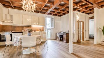 Frigorifero, forno, piano cottura