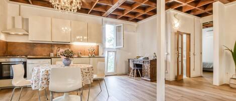 Kühlschrank, Ofen, Herdplatte