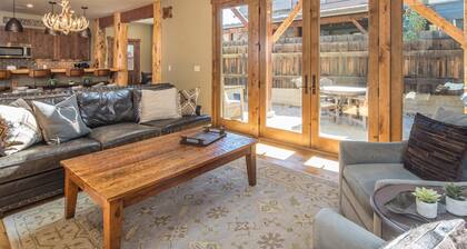 Book a Winter Stay! Townhome with Private Hot Tub, AC and Fireplace! Walk to the Ski Shuttle!