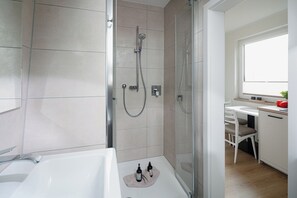 تجهيزات دش، مجففات شعر، مناشف