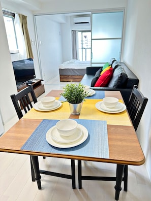 Interior - Osaka Tsutenkaku / Kizu Market / Toy Street / Expo / New World Apartment (Naniwa Ward, Osaka City)