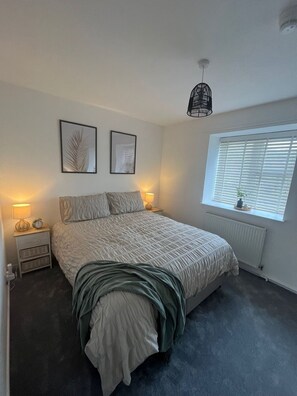 2 dormitorios, tabla de planchar con plancha, wifi gratis y ropa de cama