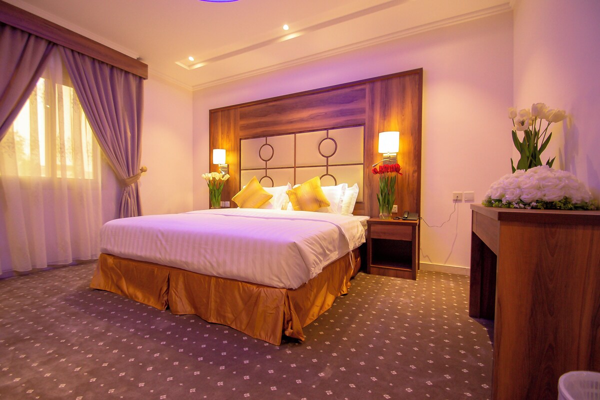 In-room safe, laptop workspace, blackout drapes, soundproofing