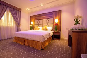 In-room safe, laptop workspace, blackout drapes, soundproofing - HAYAT ALRUWZ (Jeddah)