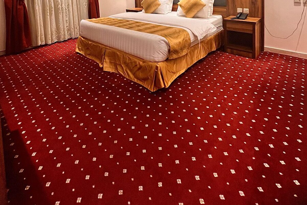 Comfort Suite | In-room safe, laptop workspace, blackout drapes, soundproofing