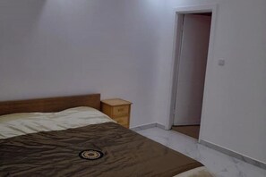 3 bedrooms, iron/ironing board, free WiFi, bed sheets - 15 minutes from lac rose lovely spacious apartment  (Dakar)
