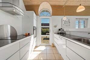 Réfrigérateur, four, plaque de cuisson, lave-vaisselle