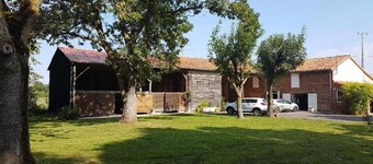 Farmhouse set in a large wooded park - Aquinaut