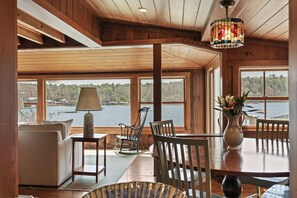Interior - Moon Tide Cottage on Linekin Bay with Rocky Coast Rentals (Boothbay Harbor)