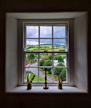 Apartment | 4 bedrooms, Internet - Renovated Barracks Overlooking River Blackwater (Ballyduff)