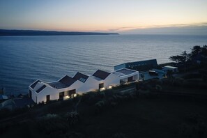 Villa | 6 bedrooms, high-speed internet - Expansive six Bedroom Villa With Uninterrupted Views Over Ardmore Bay Below (Ardmore)