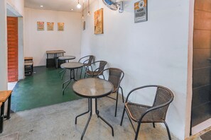 Restaurant - OYO 94348 Bro & Sis (Bekasi)