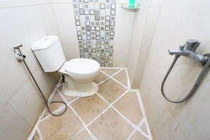 Quarto casal luxo | Banheiro | Chuveiro, bidê, sabonete, shampoo