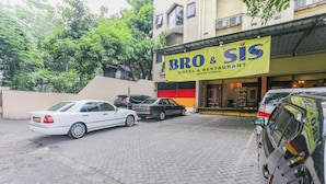 A hotel named "BRO & SIS HOTEL & RESTAURANT" with a yellow signboard. - OYO 94348 Bro & Sis (Bekasi)