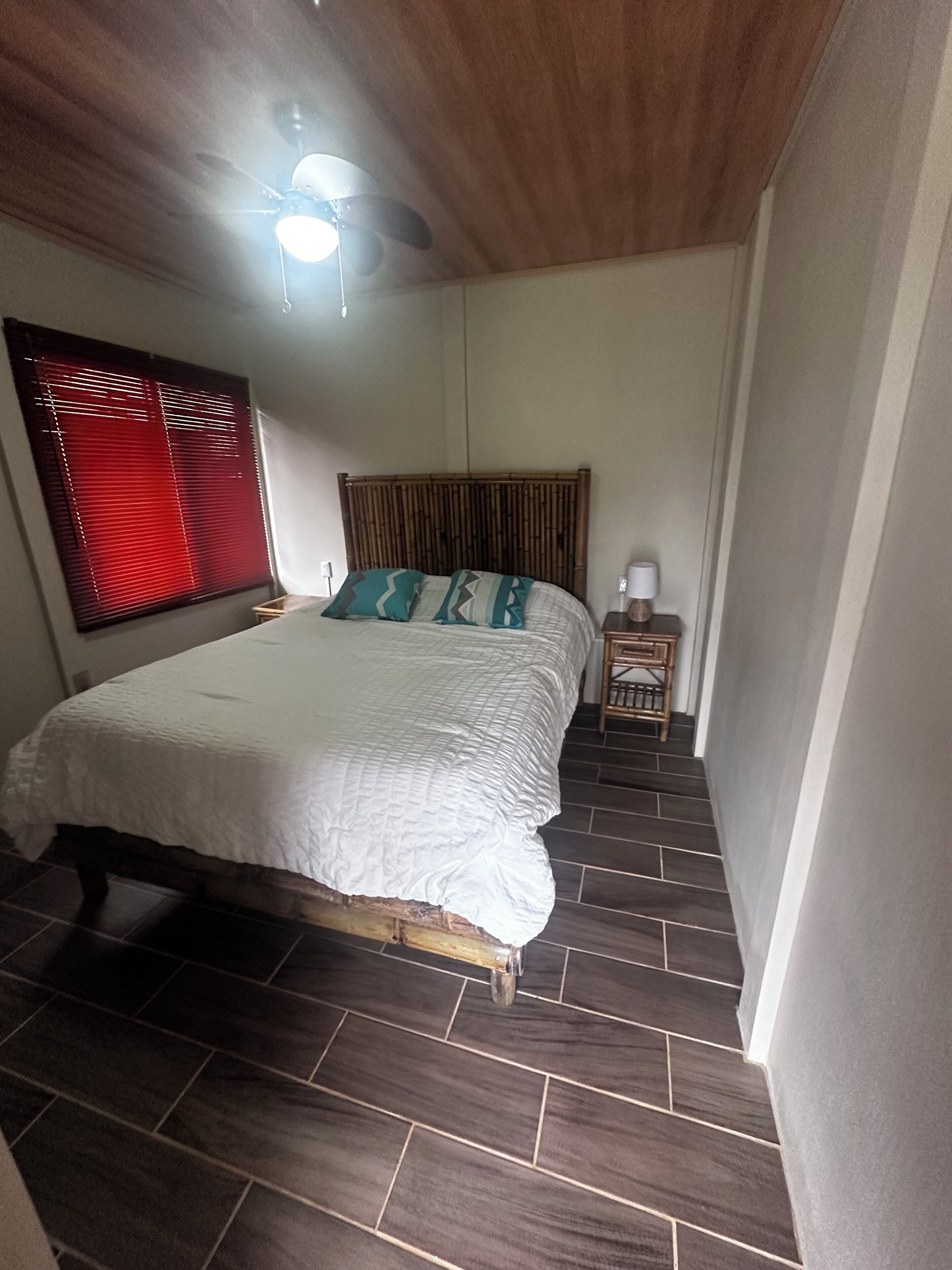 2 多间卧室、WiFi、床单