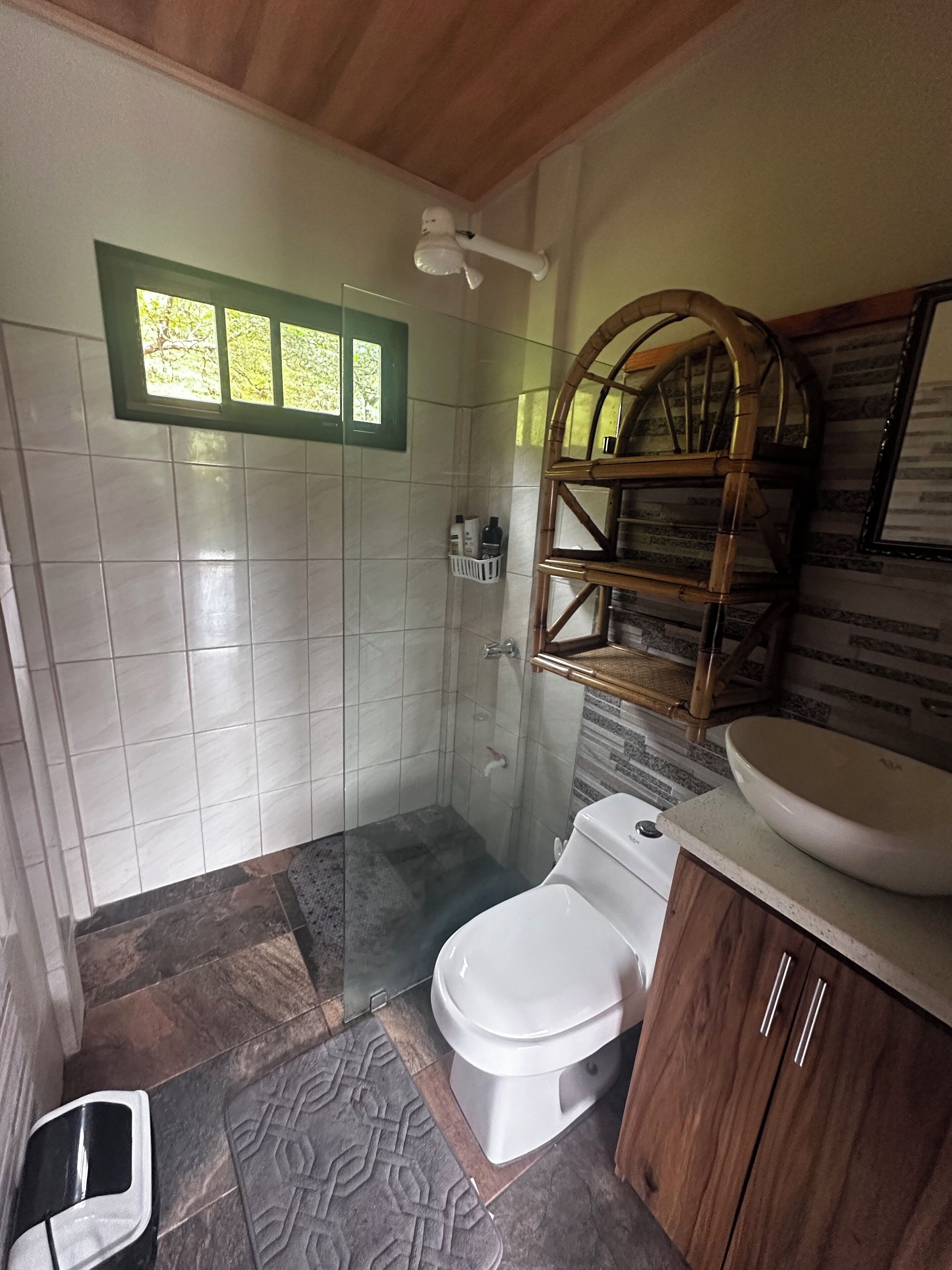 毛巾、肥皂、卫生纸