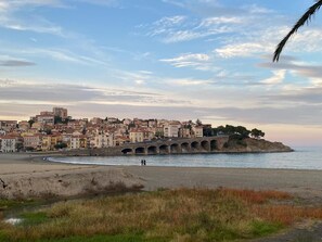 Beach - Soothing 4-bedroom villa in Banyuls-sur-Mer with WiFi, AC (Banyuls-sur-Mer)