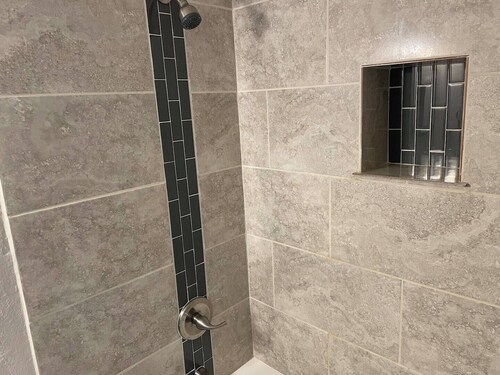 Studio  apartment w/balcony-Nob Hill, UNMH, Pres Hosp.