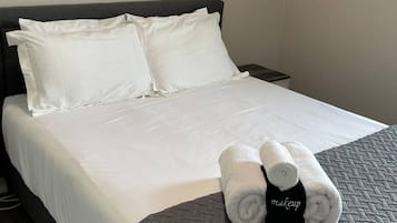 1 slaapkamer, een strijkplank/strijkijzer, gratis wifi, beddengoed